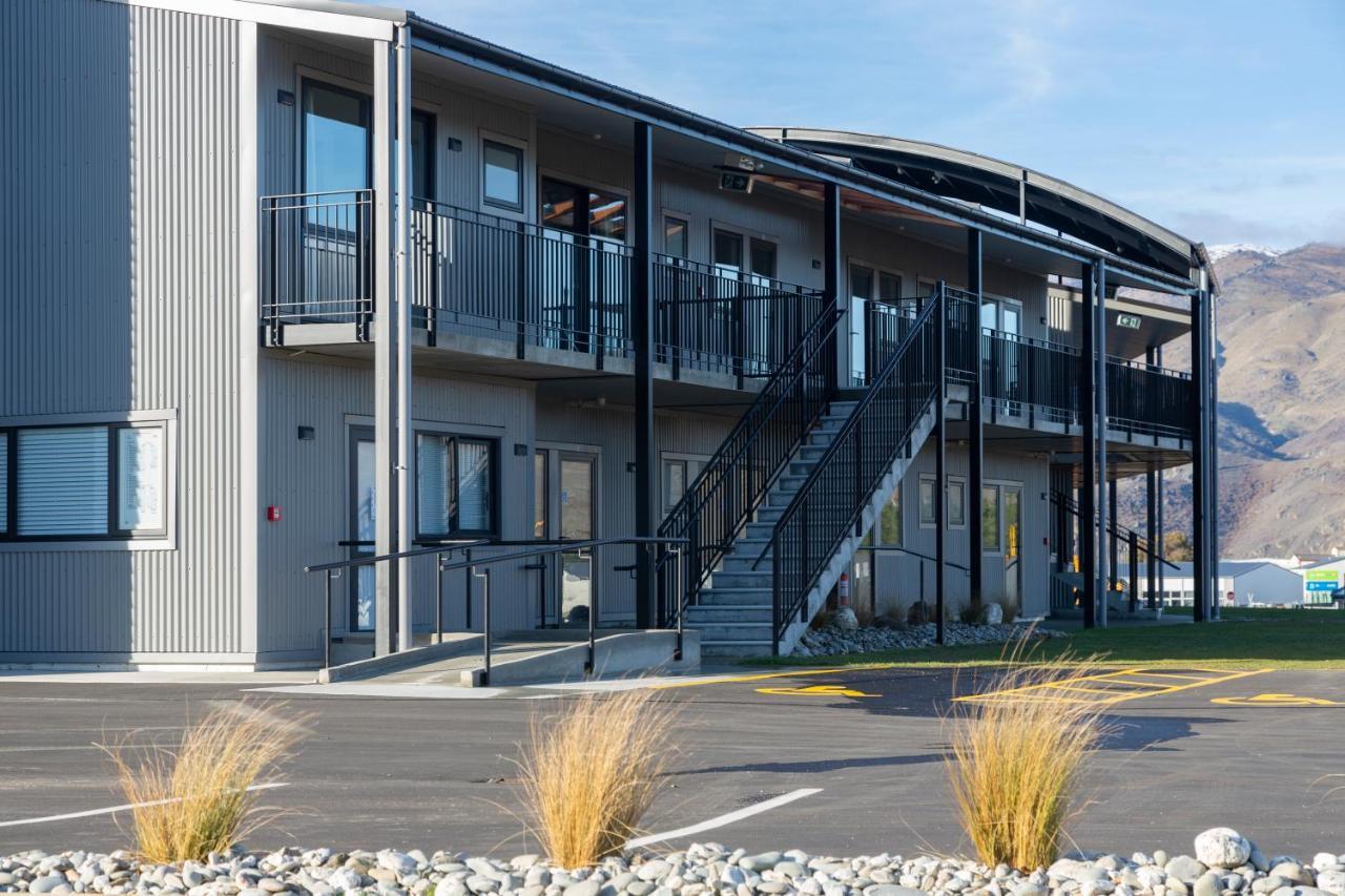 Harvest Park Studios Workers Accommodation Cromwell Bagian luar foto