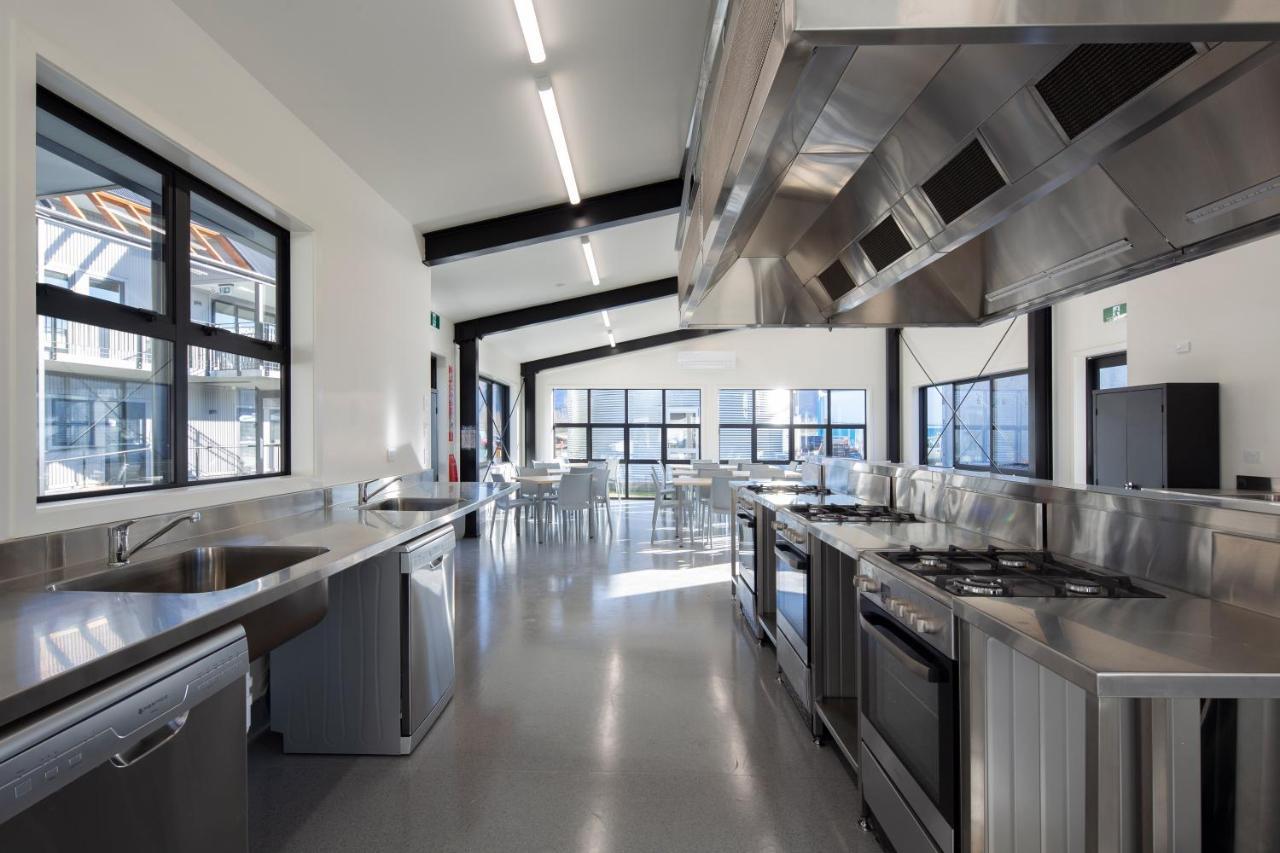 Harvest Park Studios Workers Accommodation Cromwell Bagian luar foto