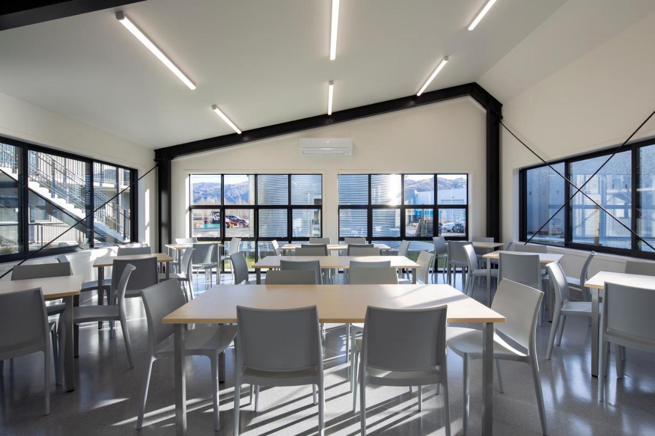 Harvest Park Studios Workers Accommodation Cromwell Bagian luar foto