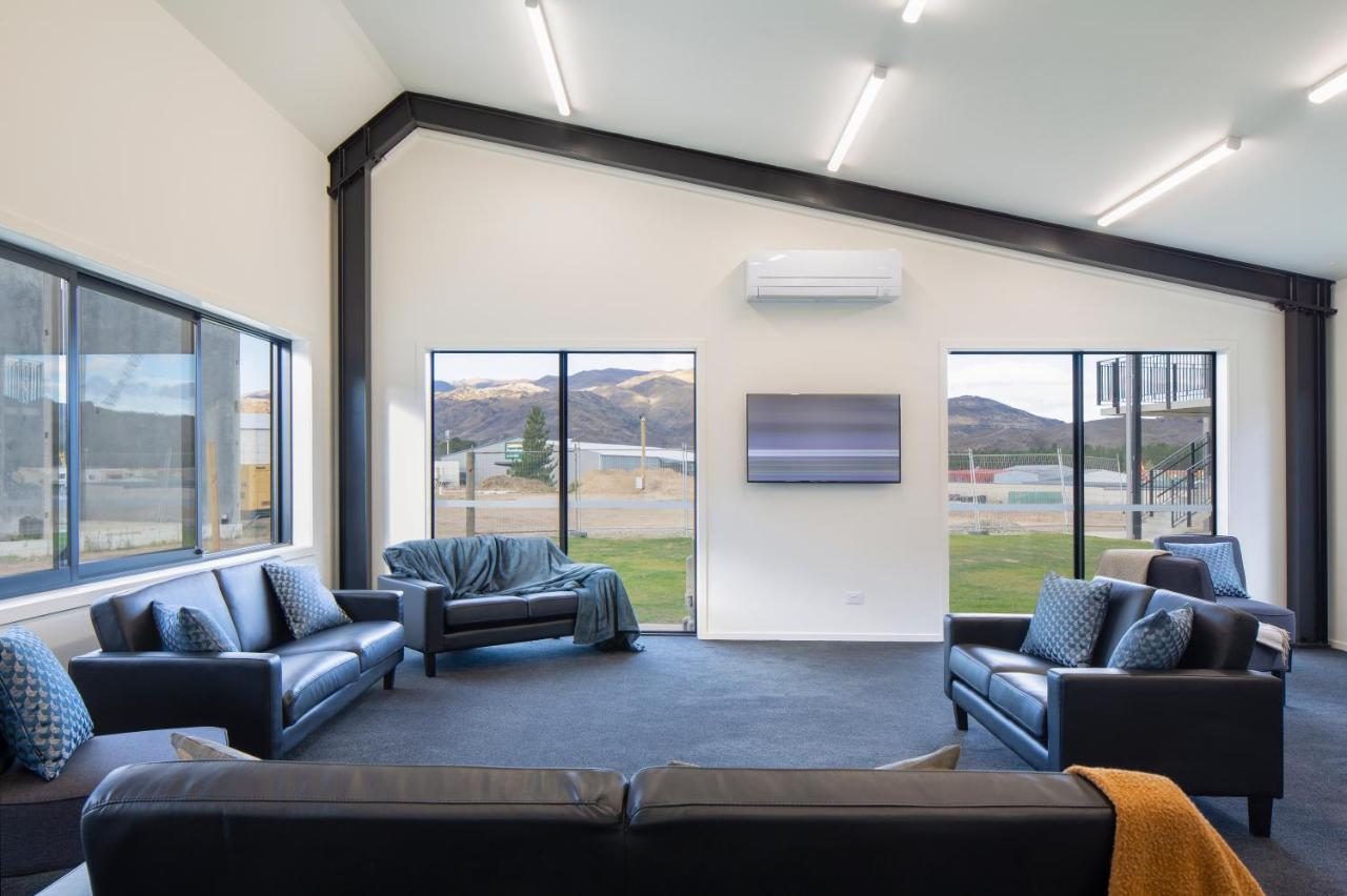 Harvest Park Studios Workers Accommodation Cromwell Bagian luar foto